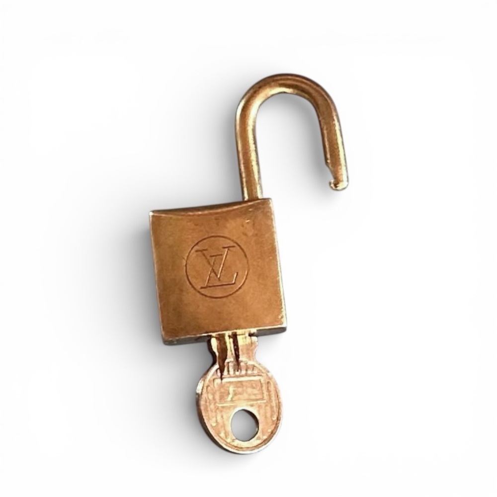 Rare 223 Louis Vuitton Brass Padlock Pendant Necklace with Chain - Picture 11 of 11